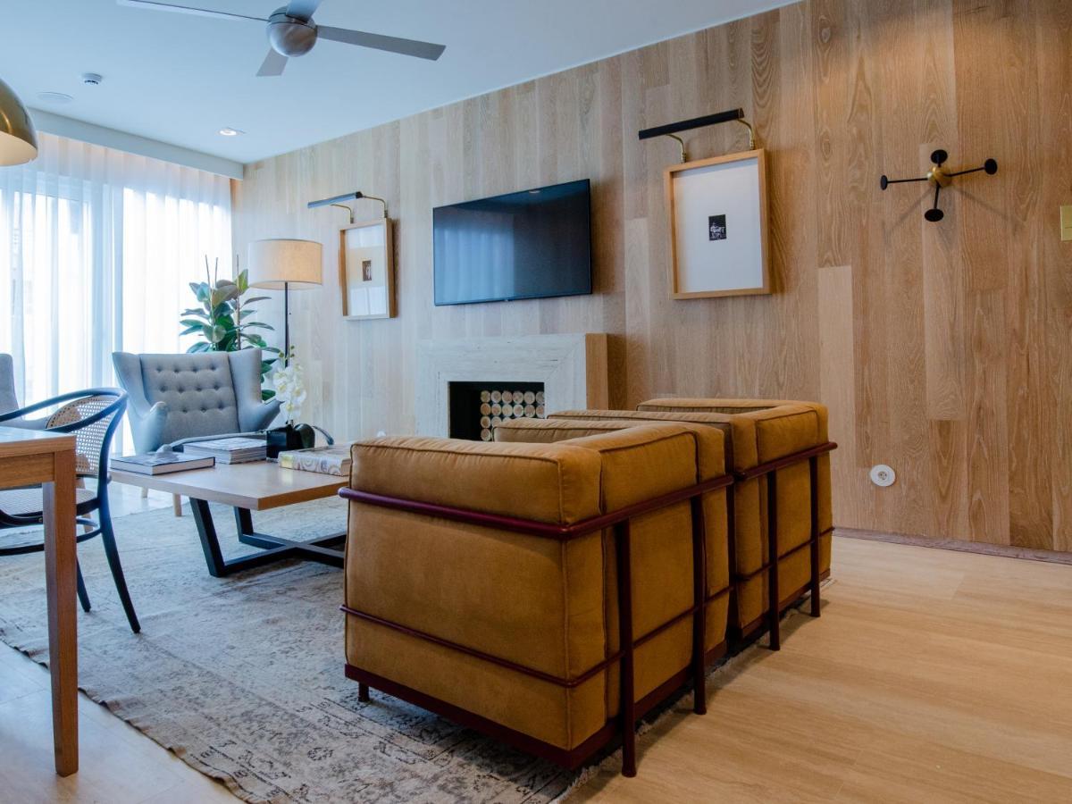 Contemporary Master Suite