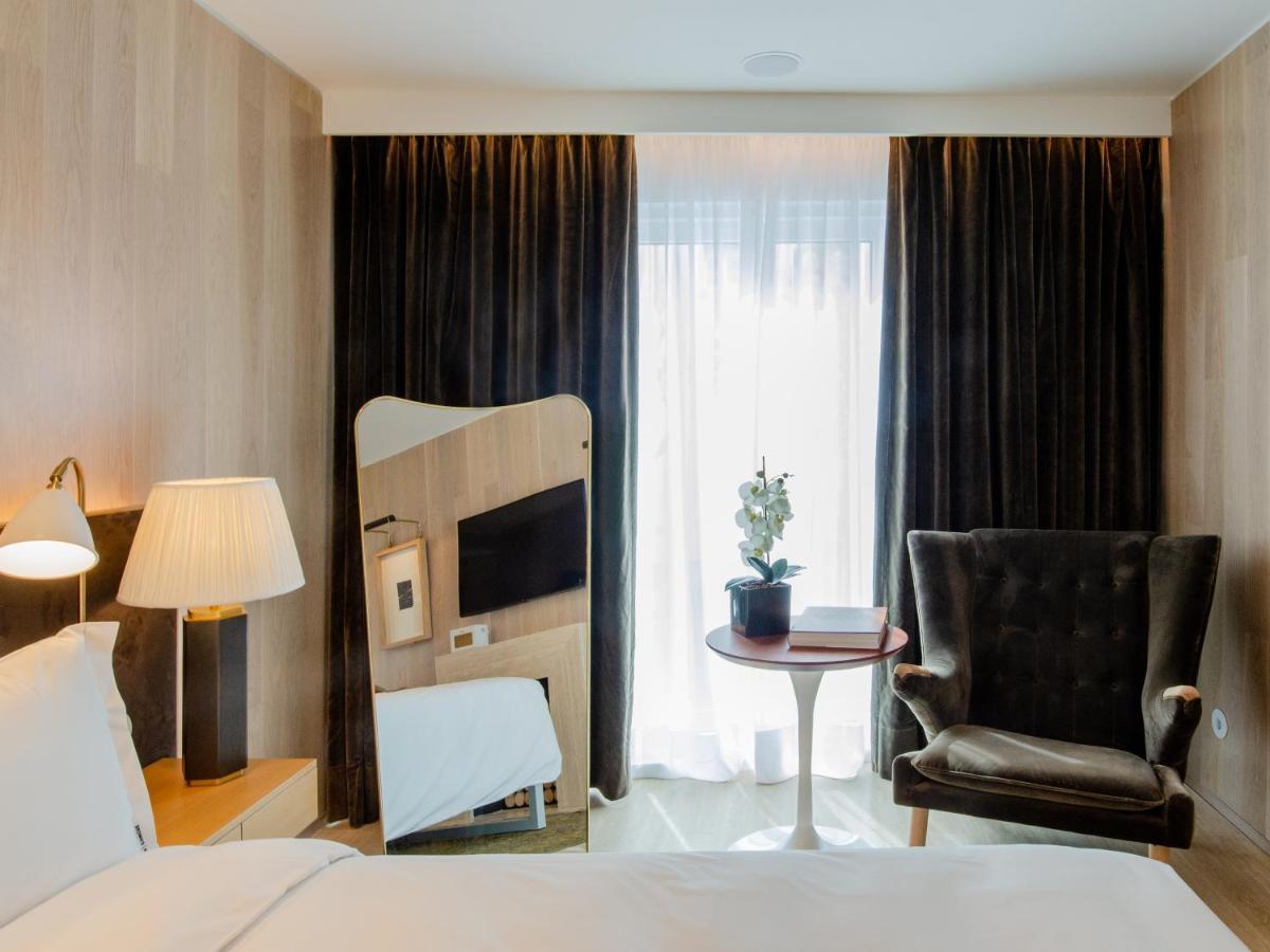 Contemporary Junior Suite