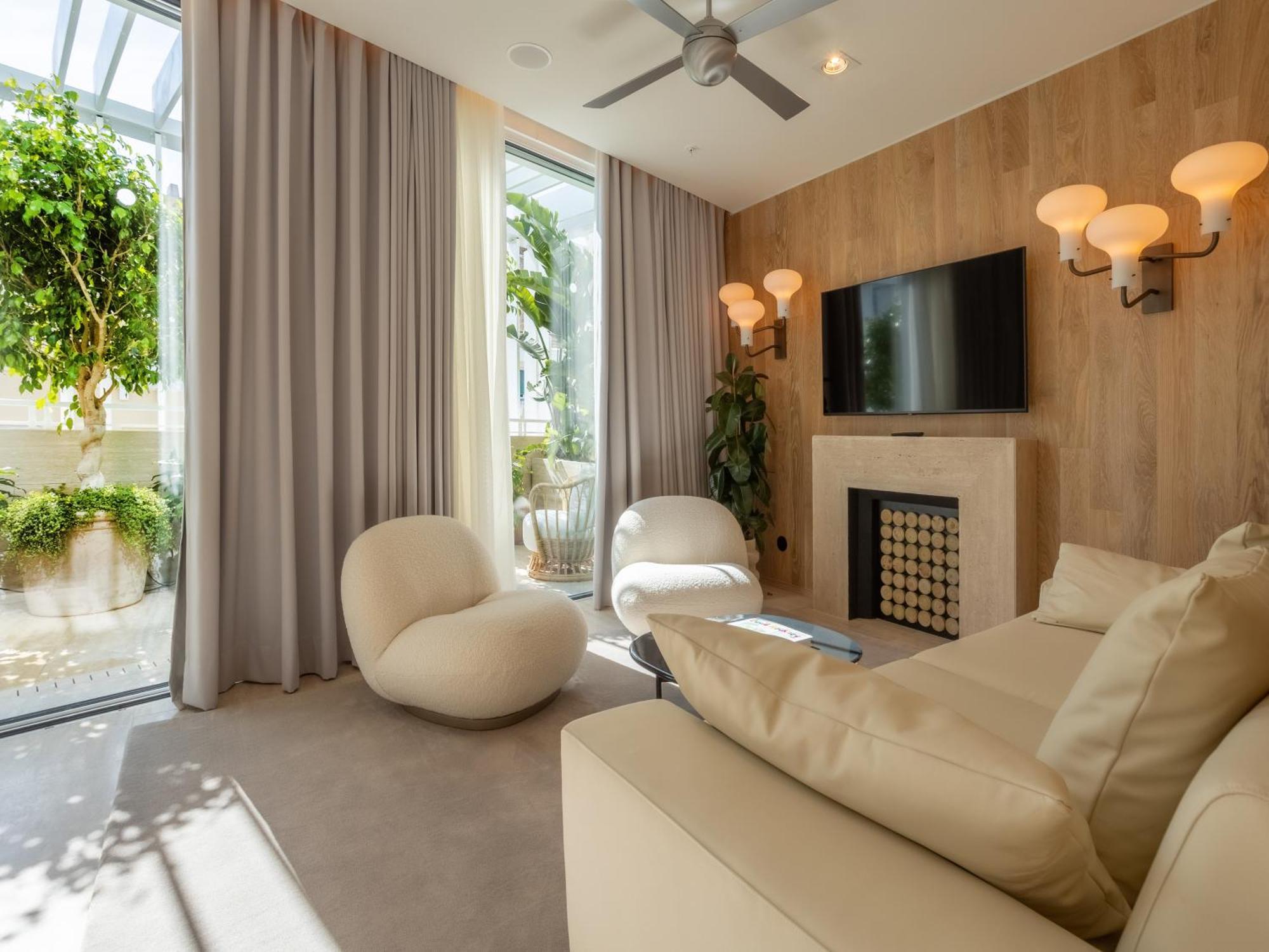 Contemporary Suite Balcony